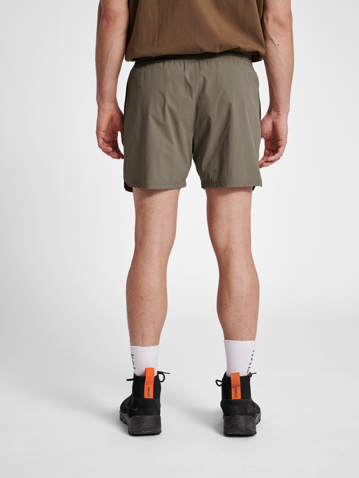 HALO SHORTS, MOREL, model