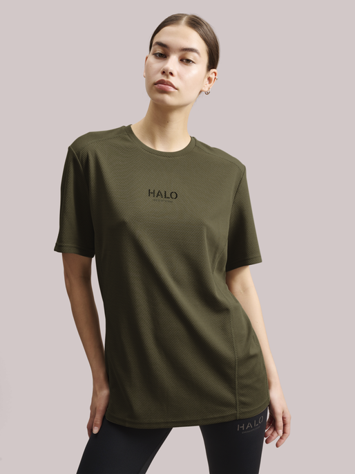 HALO SORONA TRAINING T-SHIRT, MOREL, model