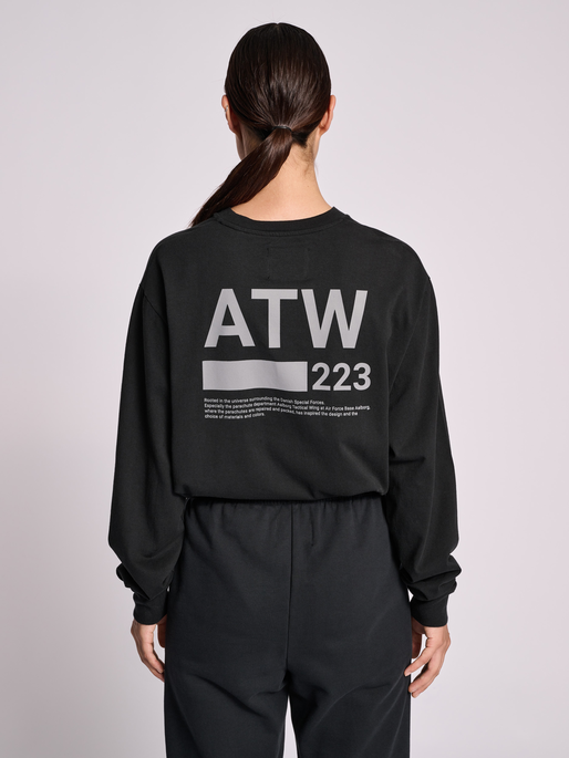 HALO GRAPHIC L/S TEE, BLACK, model