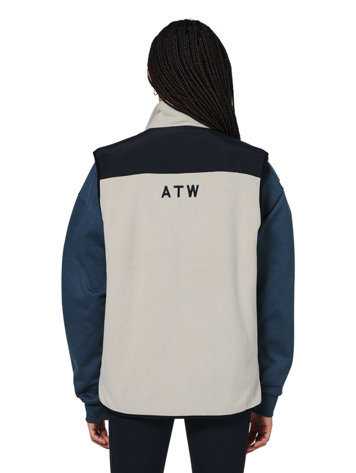 HALO BLOCKED FLEECE VEST, SILVER LINING, model