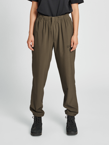 HALO TECH PANT, MAJOR BROWN, model