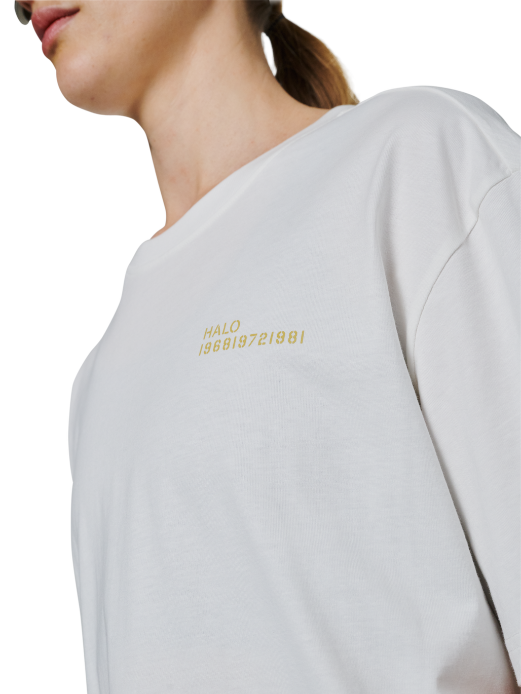 HALO GRAPHIC T-SHIRT, MARSHMALLOW/WARM OLIVE, model