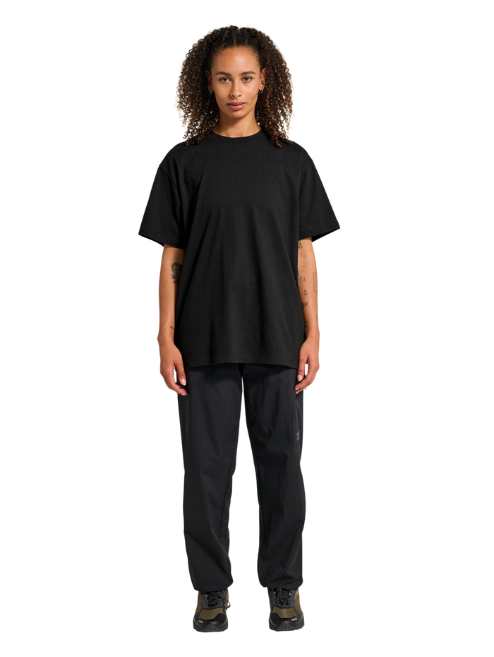 HALO LOGO T-SHIRT, BLACK, model