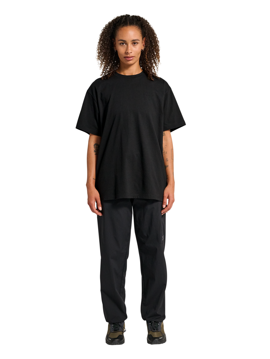 HALO LOGO T-SHIRT, BLACK, model