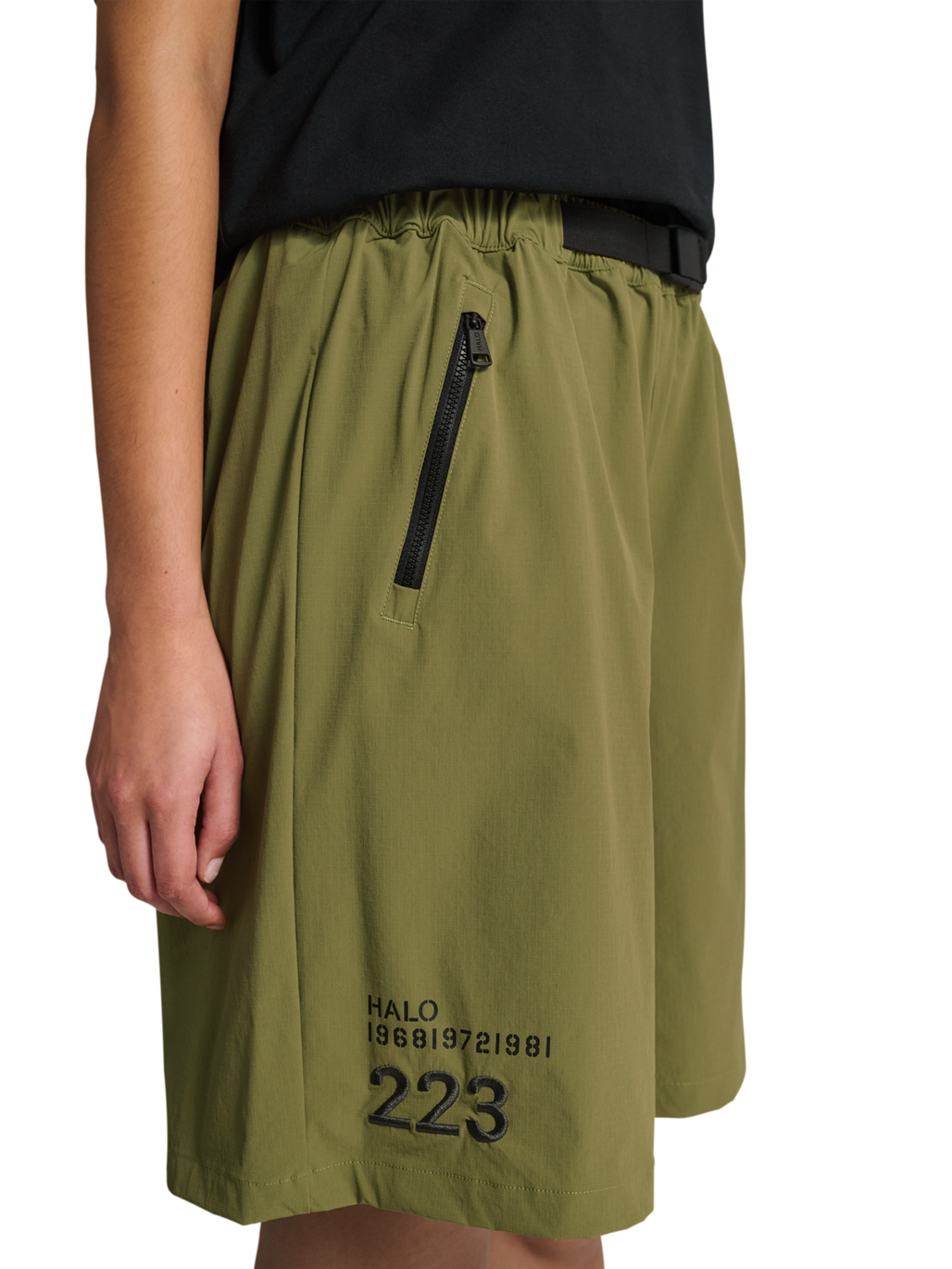 HALO MOVE SHORTS, OLIVE DRAB, model