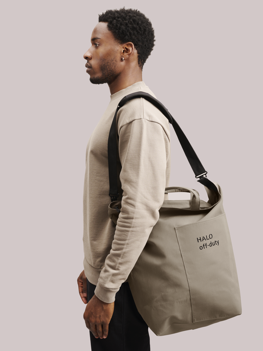 HALO DURA TOTE BAG, MOREL, model