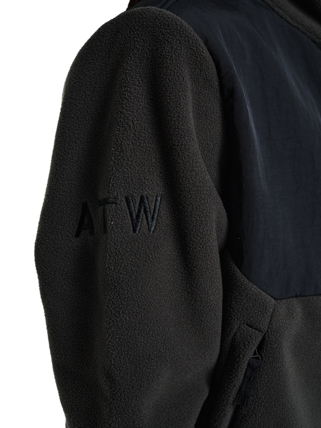 HALO BLOCKED ZIP FLEECE, RAVEN, model
