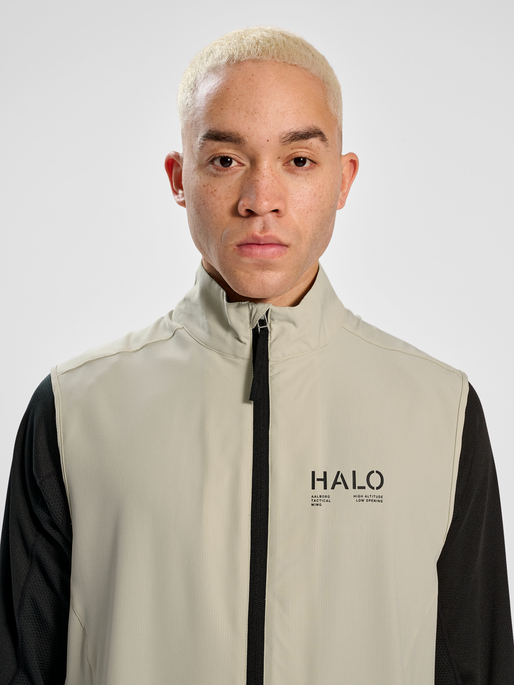 HALO TECH VEST, OYSTER GRAY, model