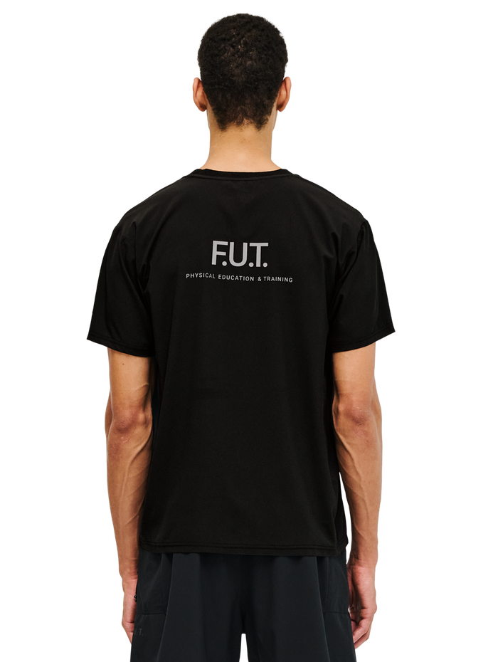 HALO SCOUT SS T-SHIRT, BLACK, model