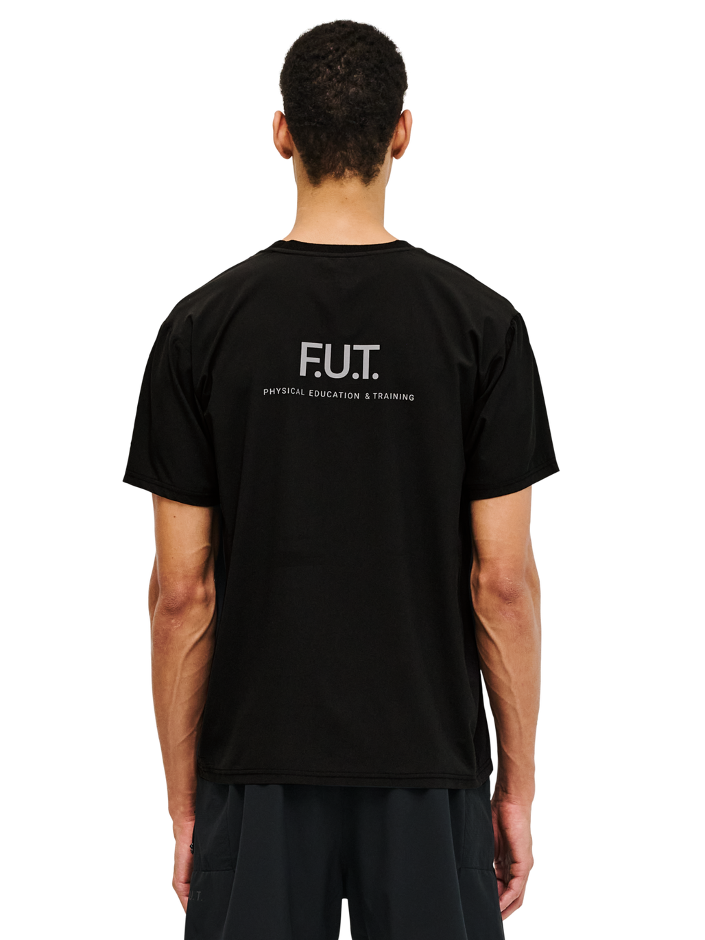 HALO SCOUT SS T-SHIRT, BLACK, model