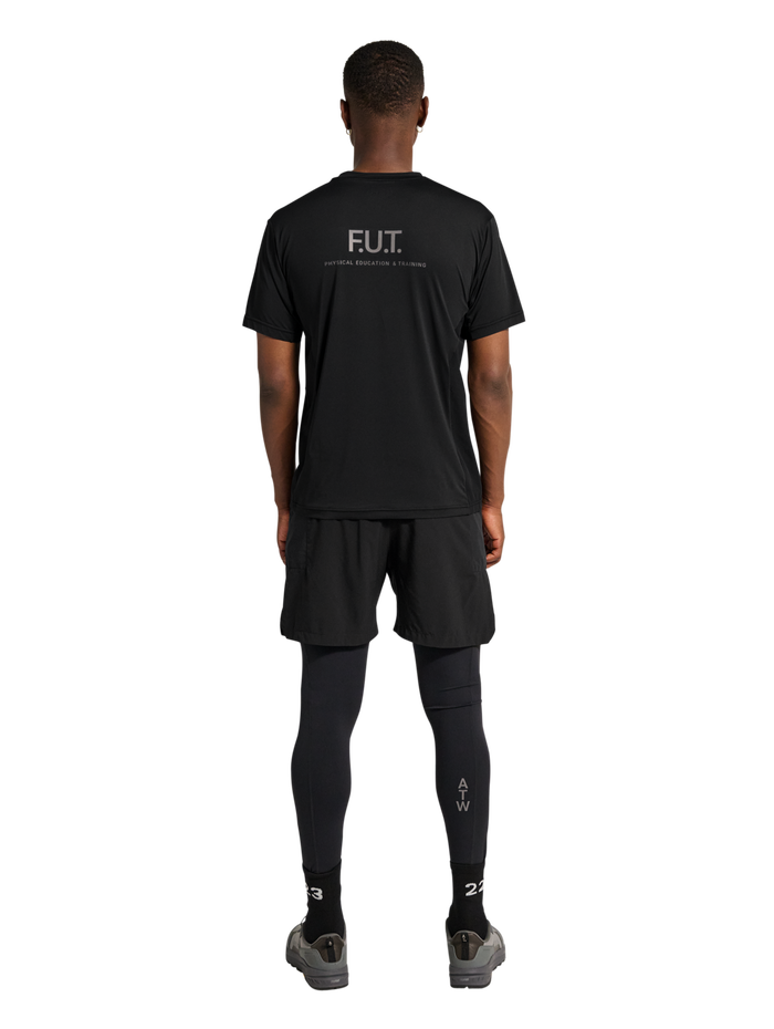 HALO SCOUT SS T-SHIRT, BLACK, model