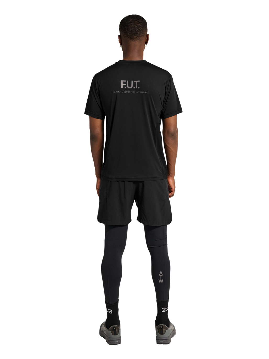 HALO SCOUT SS T-SHIRT, BLACK, model