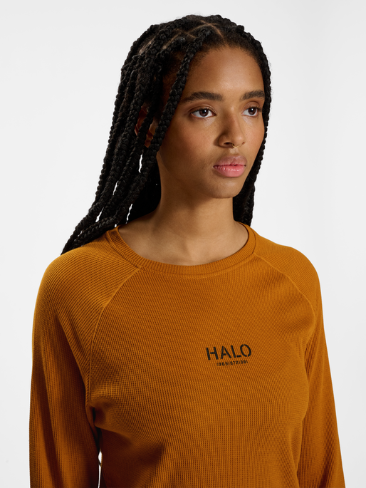 HALO WAFFLE LONGSLEEVE, RUST ORANGE, model