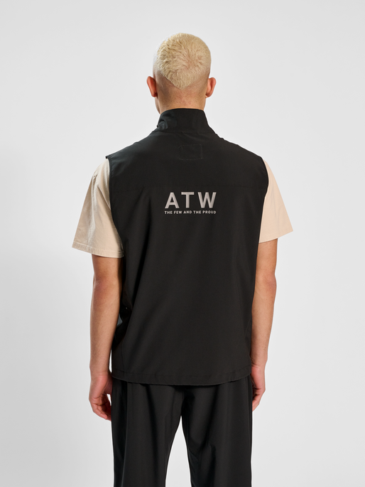 HALO TECH VEST, BLACK, model