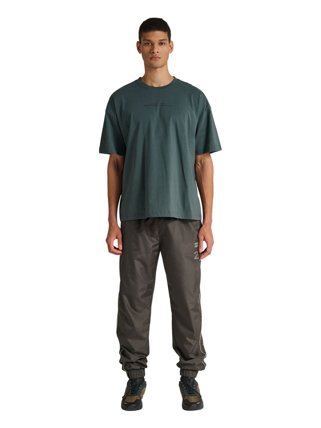 HALO GRAPHIC BOXY T-SHIRT, GARDEN TOPIARY, model