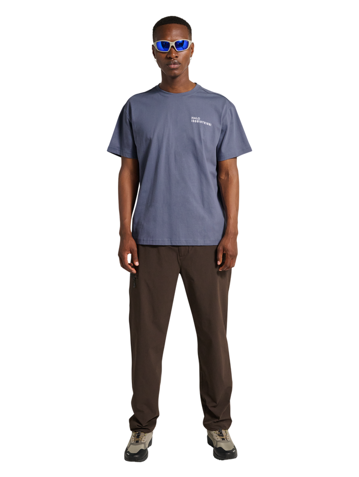 HALO ESSENTIAL T-SHIRT, GRISAILLE, model