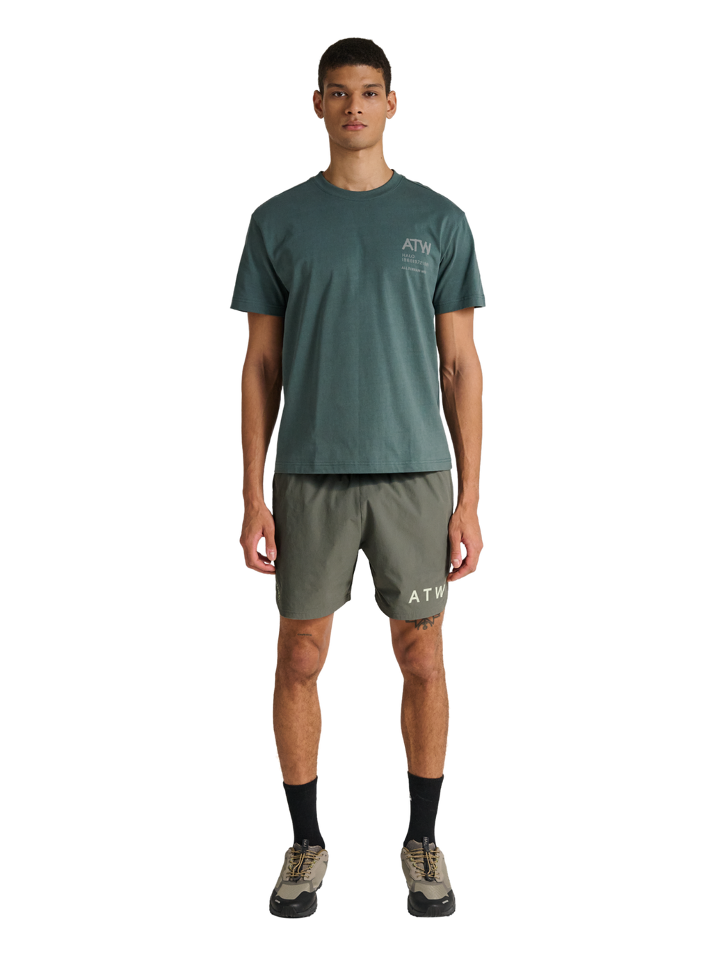 HALO SHORTS, GUNMETAL, model