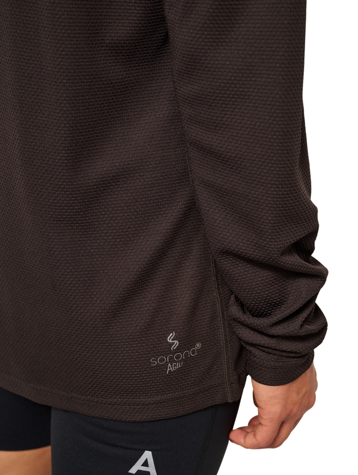 HALO SORONA HALF ZIP, CHOCOLATE TORTE, model