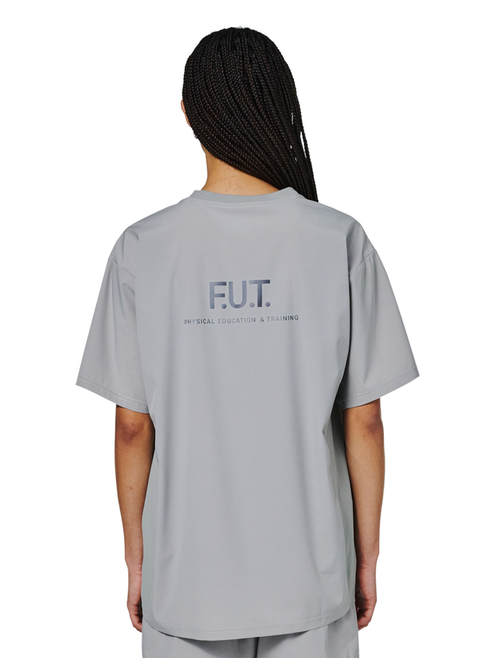 HALO SCOUT SS T-SHIRT, GRIFFIN, model
