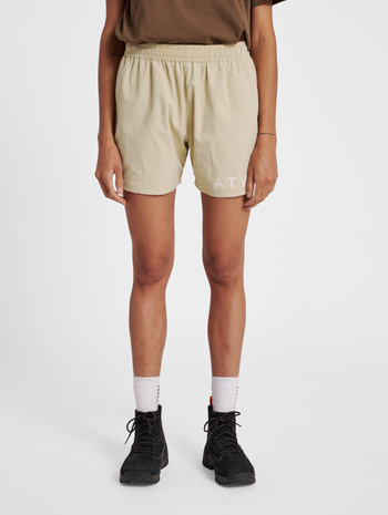 HALO SHORTS, PALE KHAKI, model