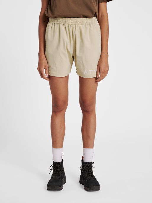 HALO SHORTS, PALE KHAKI, model