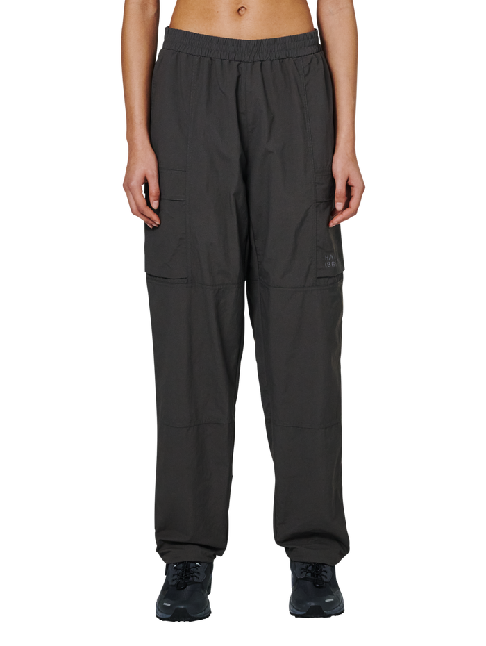 HALO RANGER PANTS, RAVEN, model