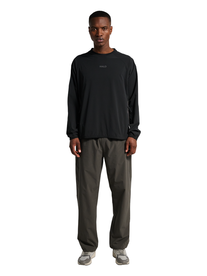 HALO DIVISION CREWNECK, BLACK, model