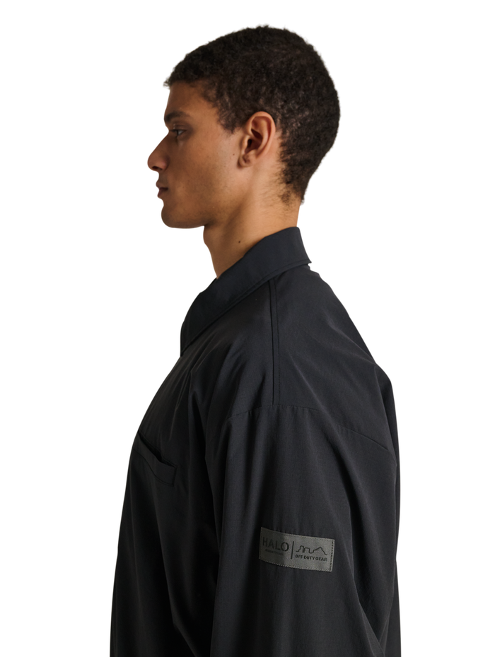 HALO MOVE OVERSHIRT, BLACK, model