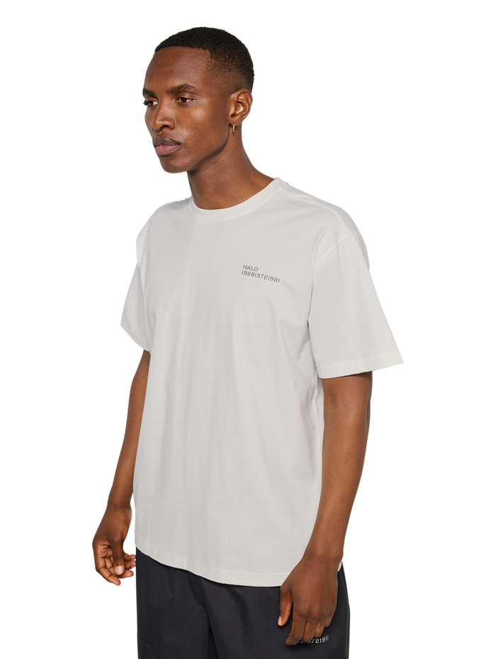 HALO PATCH GRAPHIC T-SHIRT, MARSHMALLOW, model