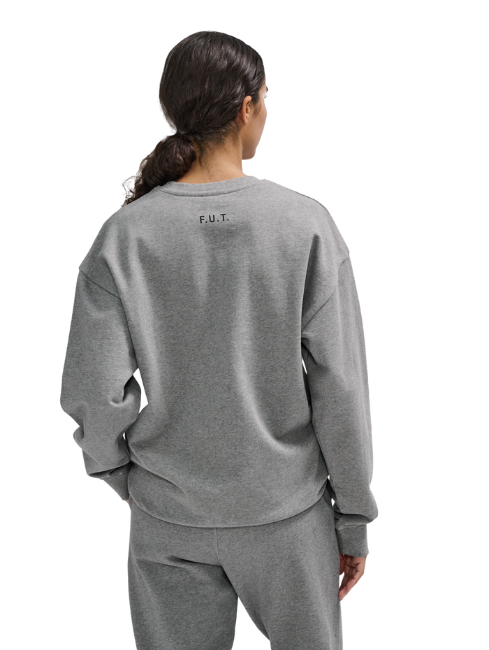 HALO ESSENTIAL CREW, GREY MELANGE, model