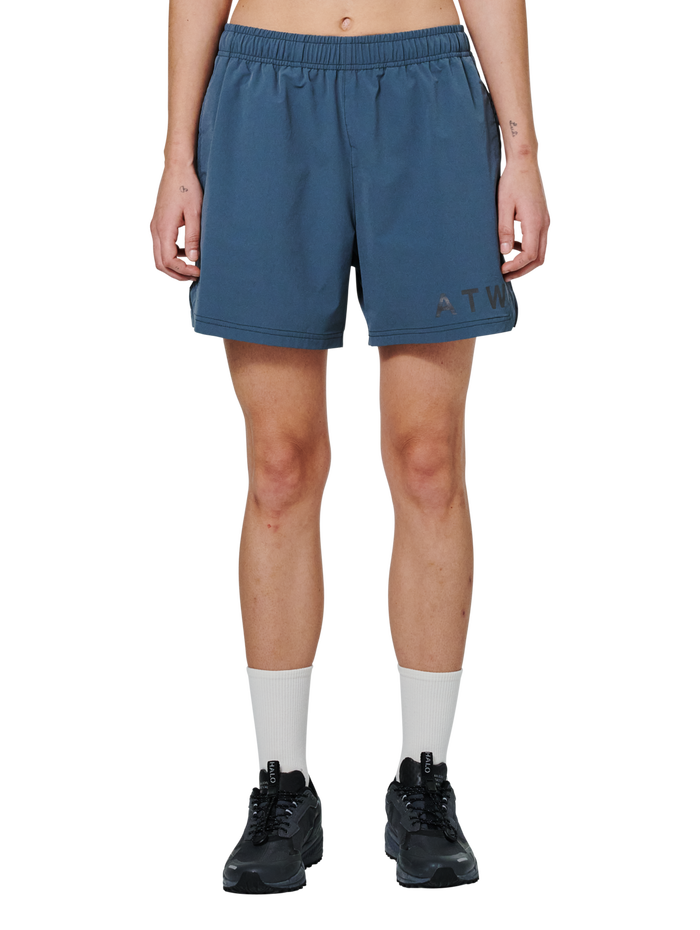 HALO SHORTS, DARK SLATE, model