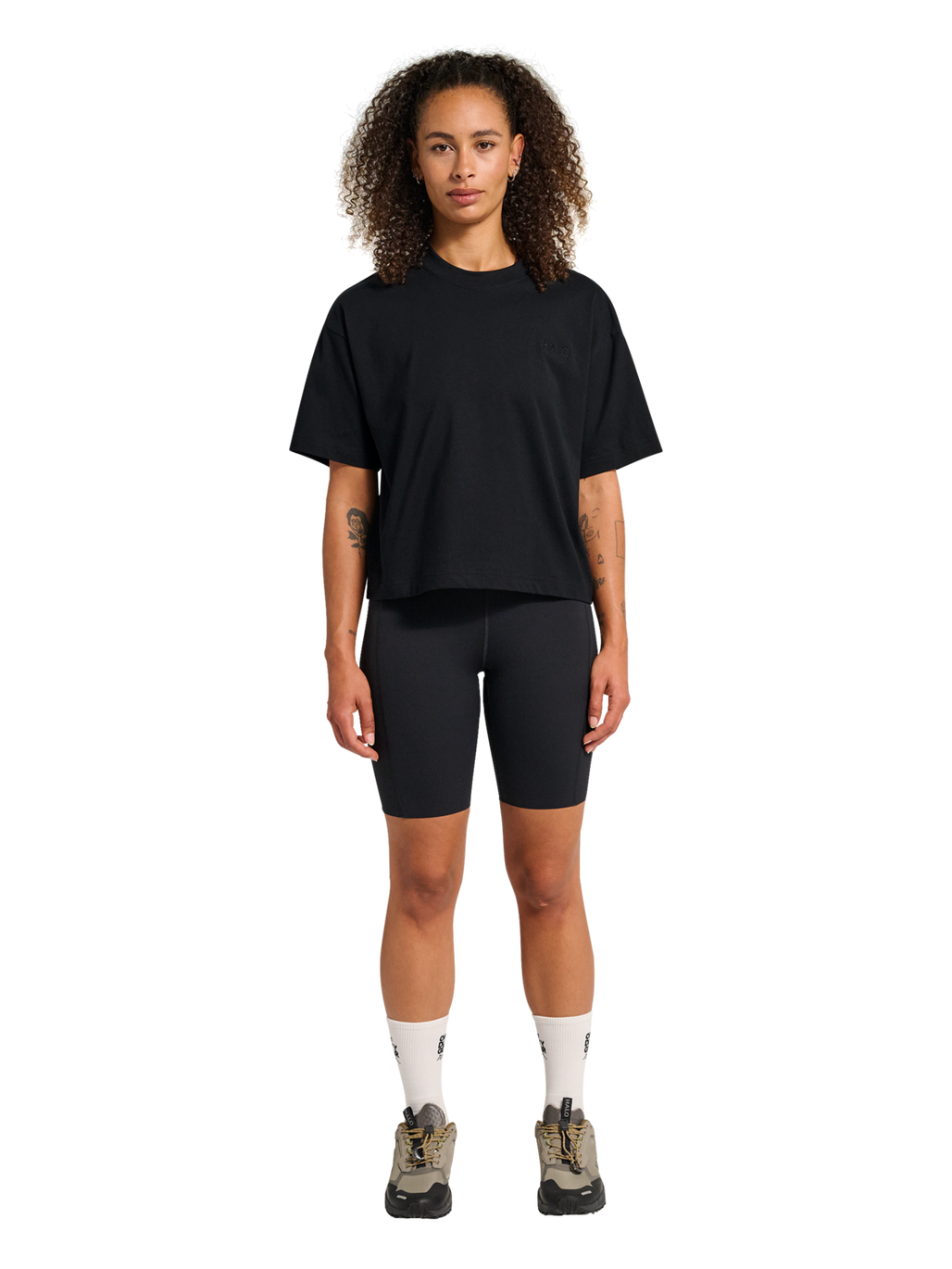 HALO WOMEN LOGO T-SHIRT, BLACK, model