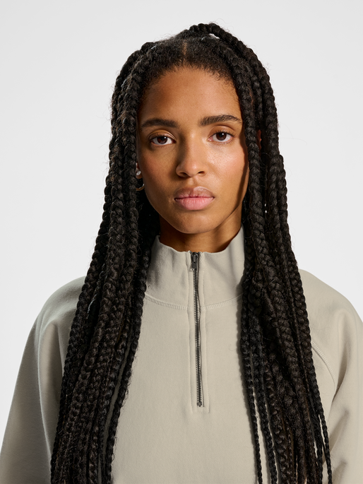 HALO HEAVY GRAPHIC HALFZIP, OYSTER GRAY, model