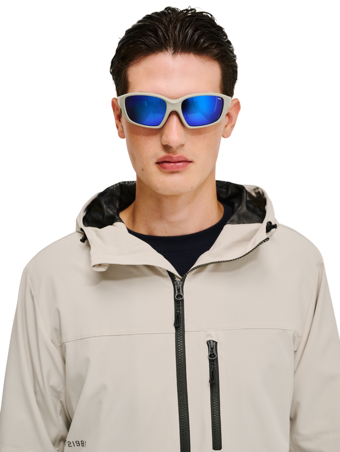 HALO X MESSY WEEKEND SUNGLASS NO 2, !BLUE HEAVEN, model