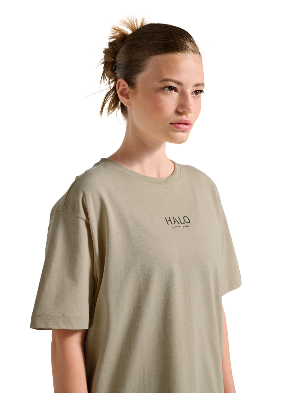 HALO GRAPHIC T-SHIRT, OYSTER GRAY/ASPHALT, model