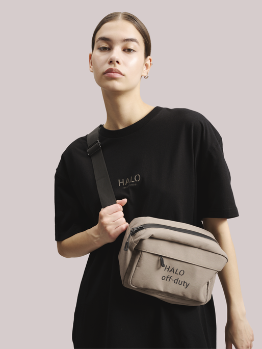 HALO OFF DUTY T-SHIRT, BLACK, model