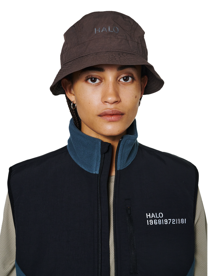 HALO NYLON BUCKET HAT, CHOCOLATE CHIP, model