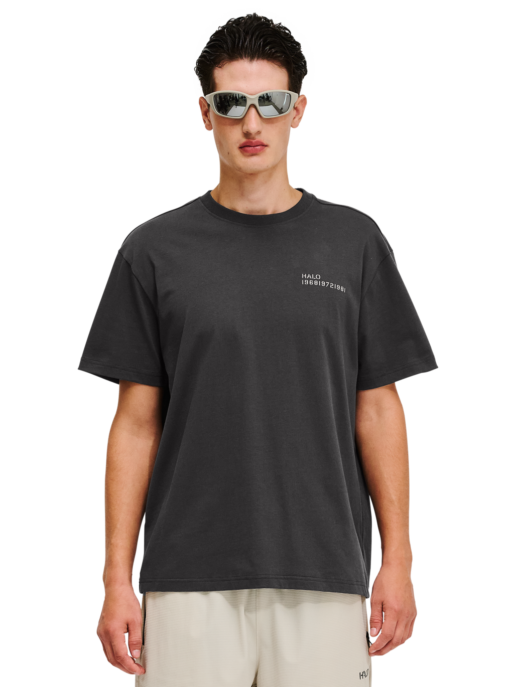 HALO GRAPHIC T-SHIRT 05, RAVEN, model