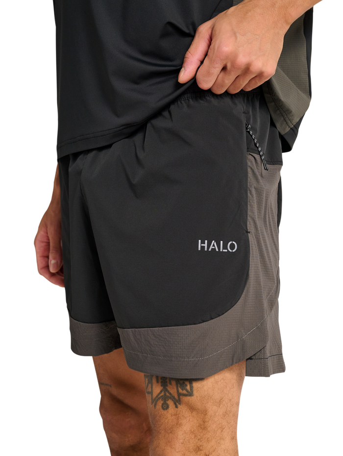 HALO DIVISION SHORTS, BLACK, model