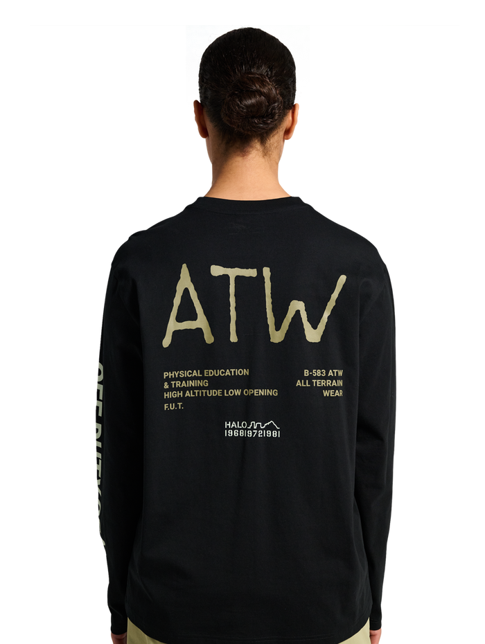 HALO GRAPHIC LS T-SHIRT, BLACK, model