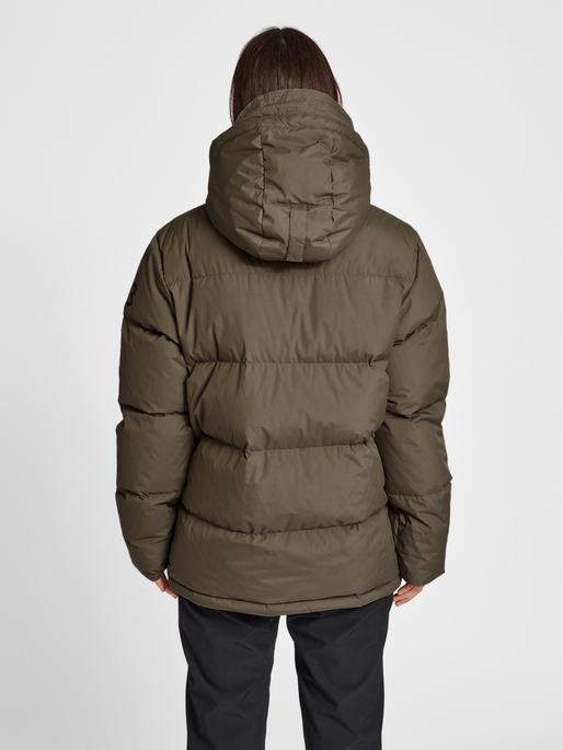 HALO DOWN PUFFER, MAJOR BROWN, model