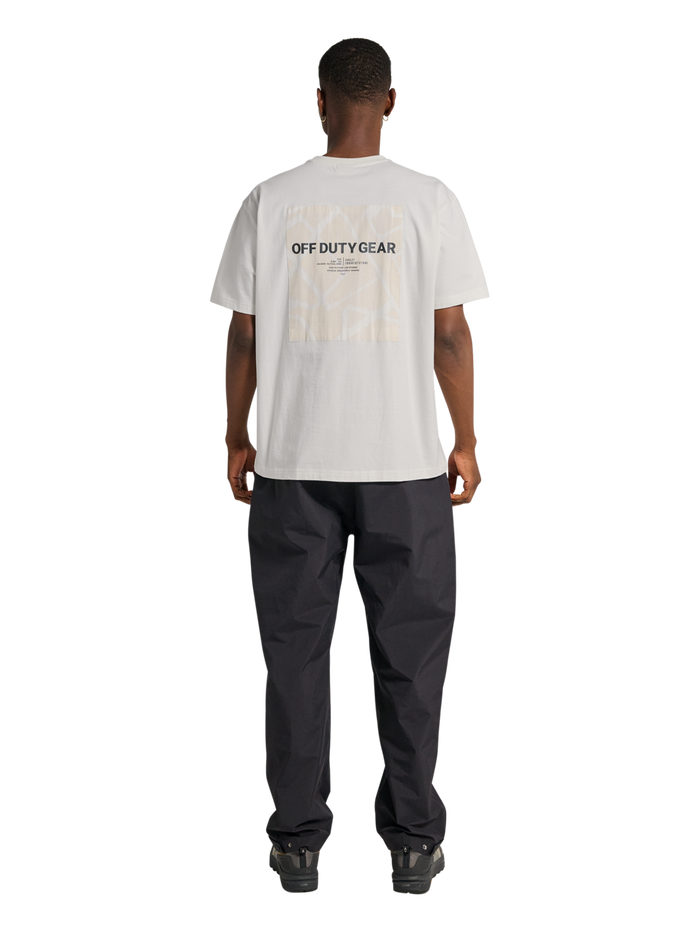 HALO PATCH GRAPHIC T-SHIRT, MARSHMALLOW, model