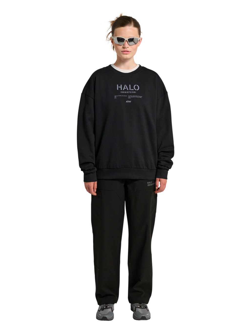 HALO GRAPHIC BOXY CREW, BLACK, model