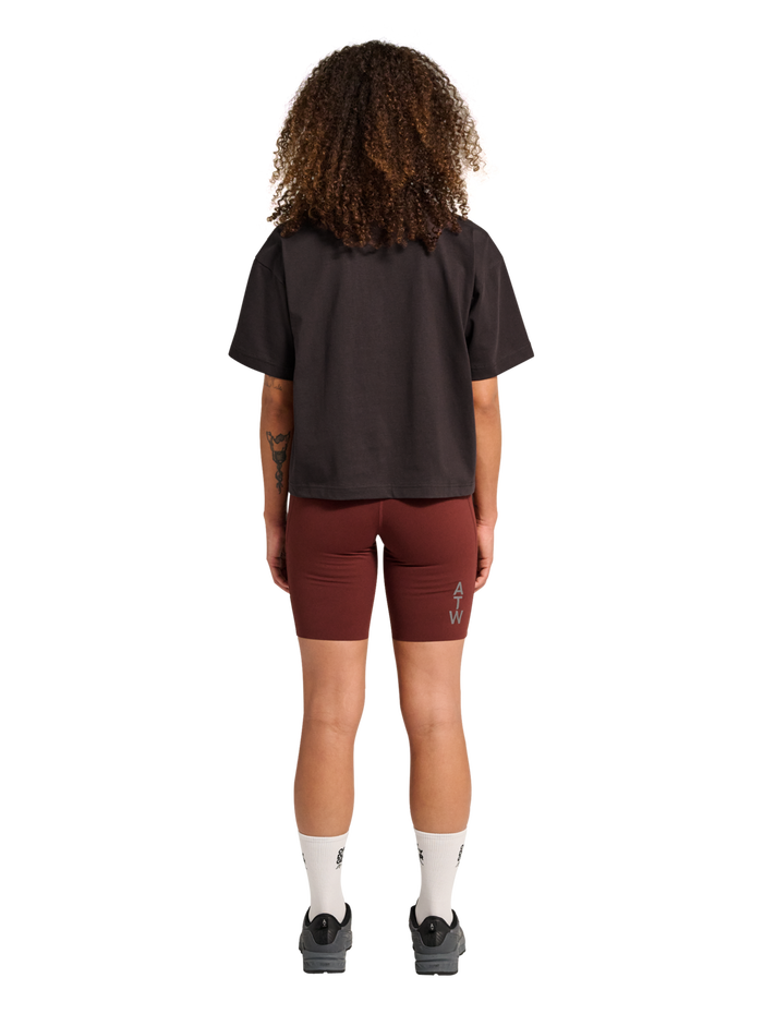 HALO WOMEN LOGO T-SHIRT, CHOCOLATE TORTE, model