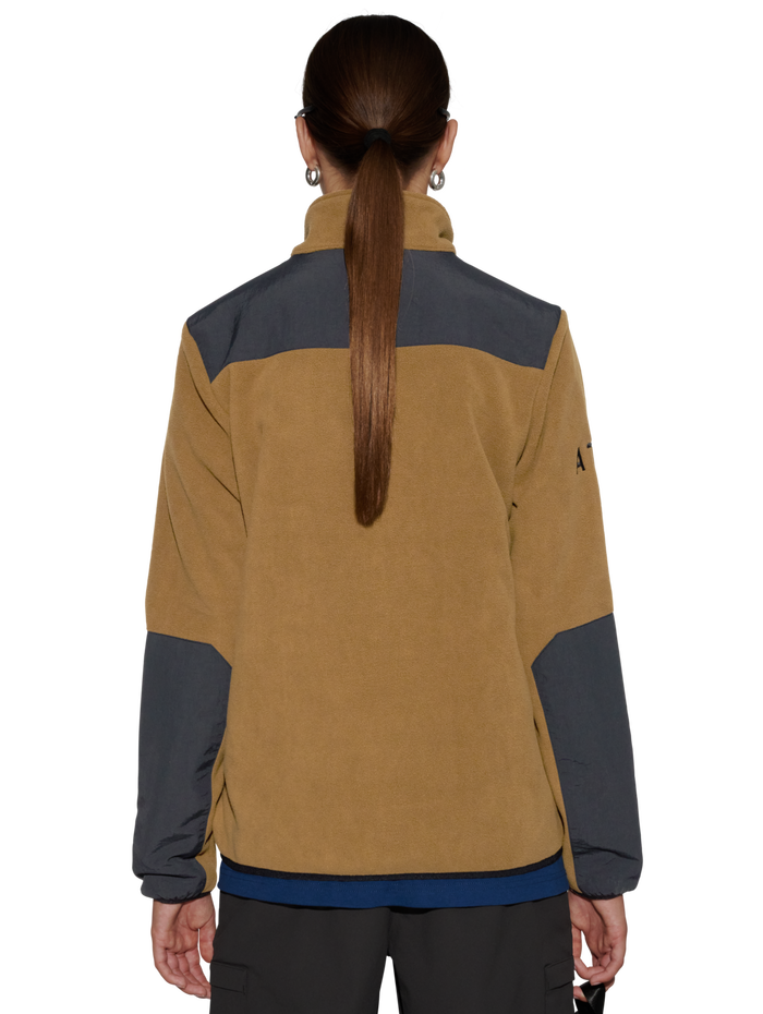 HALO BLOCKED ZIP FLEECE, KANGAROO, model