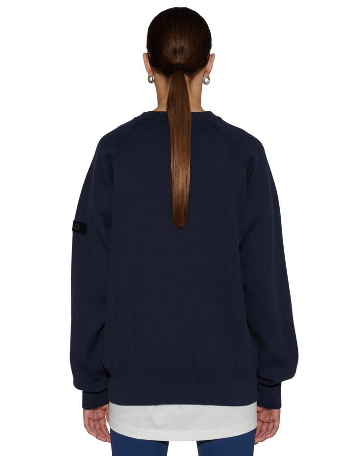 HALO INFANTRY CREWNECK, DARK SAPPHIRE, model