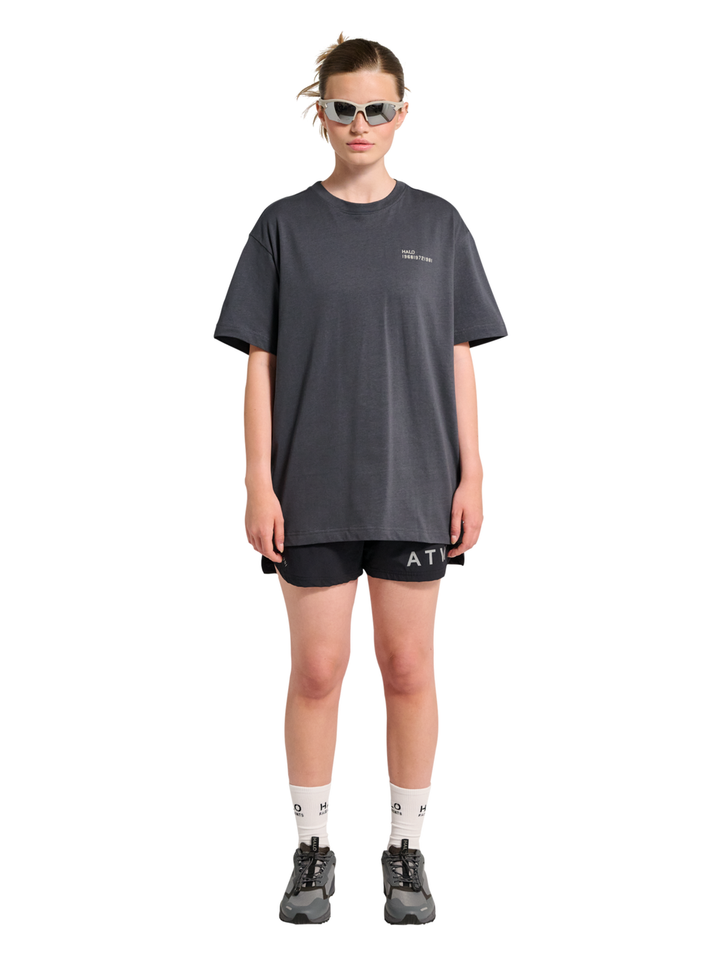 HALO GRAPHIC T-SHIRT, ASPHALT/ASPHALT, model