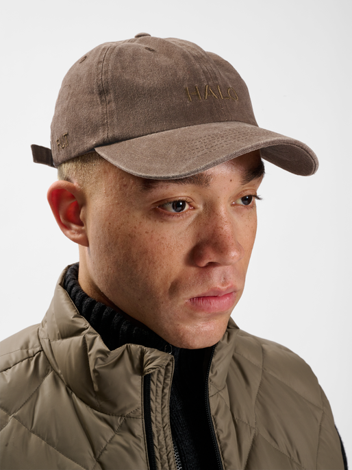 HALO WASHED CANVAS CAP, MOREL, model