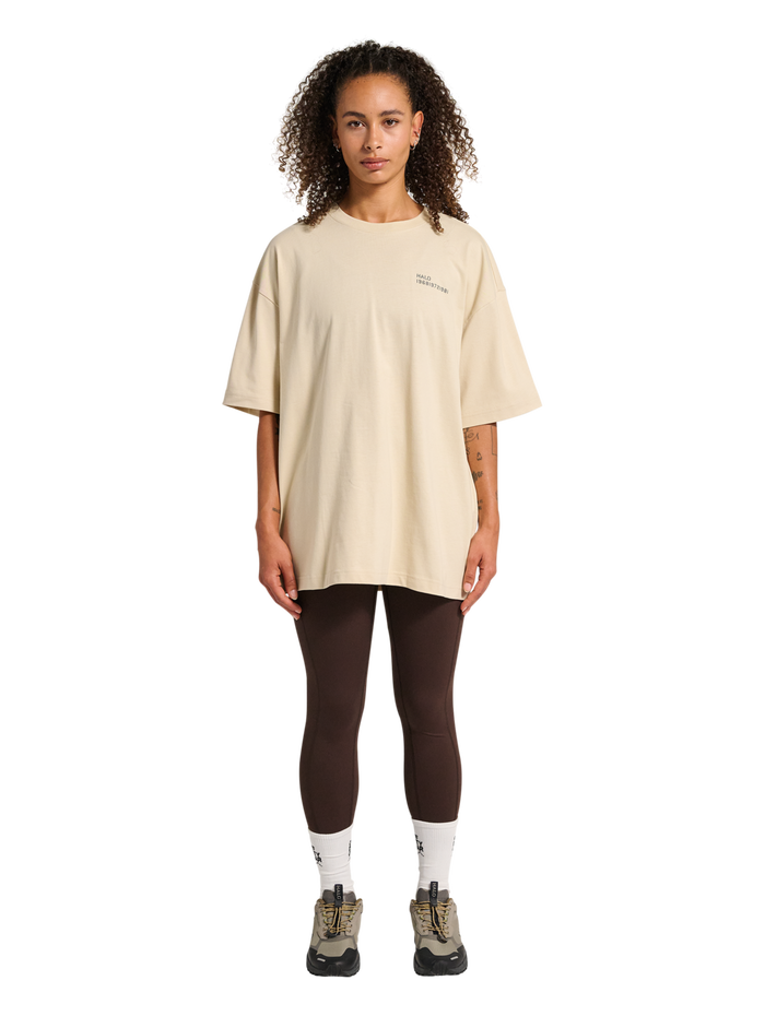 HALO GRAPHIC BOXY T-SHIRT, OYSTER GRAY/ASPHALT, model