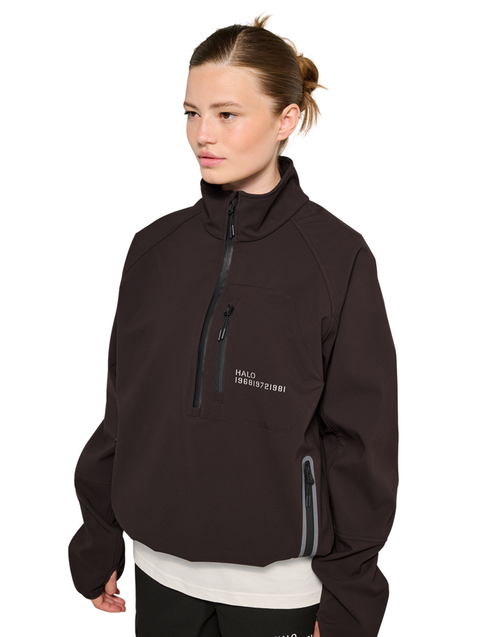 HALO ELITE SOFTSHELL HALF ZIP, CHOCOLATE TORTE, model